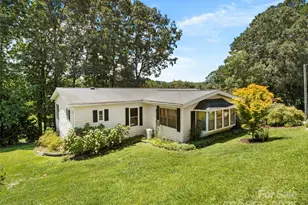 200 Cranbrook Cir, Hendersonville, NC 28792 - Photo 3