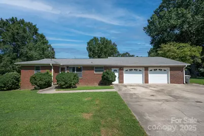 505 Rogers Lake Road E, Kannapolis, NC 28083 - Photo 1