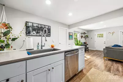 909 September Lane, Charlotte, NC 28208 - Photo 9