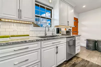 215 E Oakview Road, Asheville, NC 28806 - Photo 9