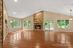 35 Mountain Lake Dr, Hendersonville, NC 28739 - Photo 7