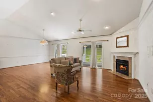 315 Charlestown Dr, Hendersonville, NC 28792 - Photo 5