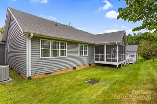 315 Charlestown Dr, Hendersonville, NC 28792 - Photo 29