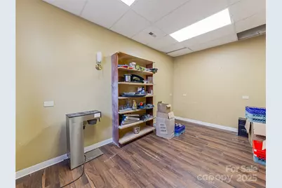 125 S Main Street, Hendersonville, NC 28792 - Photo 33