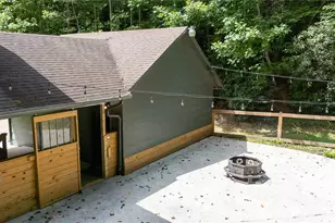 2038 Toms Creek Rd, Marion, NC 28752 - Photo 9