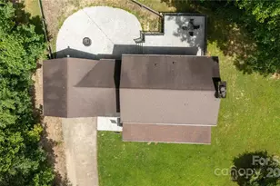 2038 Toms Creek Rd, Marion, NC 28752 - Photo 11