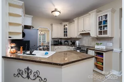 709 Carson Court, Kannapolis, NC 28083 - Photo 7