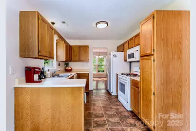 4306 Wynborough Lane, Charlotte, NC 28269 - Photo 5