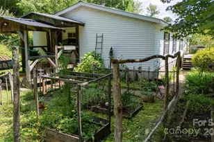 614 Upper Doe Bag Rd, Green Mountain, NC 28740 - Photo 5