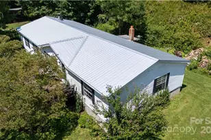 614 Upper Doe Bag Rd, Green Mountain, NC 28740 - Photo 21