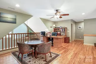 301 Gateway Dr, Hendersonville, NC 28739 - Photo 23