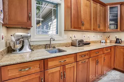 301 Gateway Drive, Hendersonville, NC 28739 - Photo 15