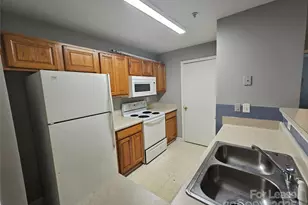 9811 Campus Walk Ln, Charlotte, NC 28262 - Photo 7