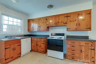 1432 Bevis Dr, Charlotte, NC 28209 - Photo 17