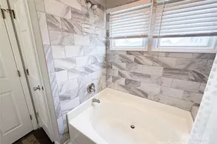 9211 Ravenwing Dr, Charlotte, NC 28262 - Photo 9