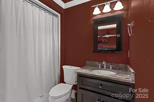 368 Players Ridge Rd, Hickory, NC 28601 - Photo 25