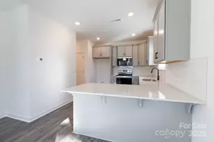 2032 Mandarin Blvd, Charlotte, NC 28205 - Photo 11