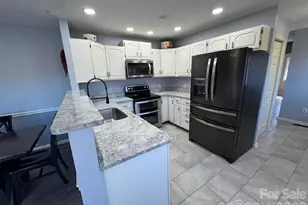 124 Mountain Valley Dr, Hendersonville, NC 28739 - Photo 9