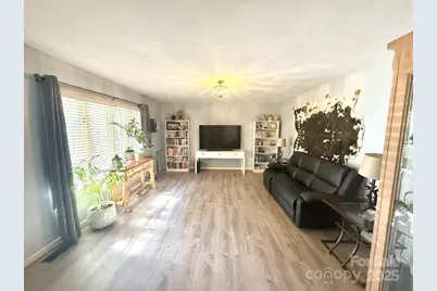 124 Mountain Valley Drive, Hendersonville, NC 28739 - Photo 9