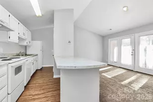 6146 Meadow Rose Ln, Charlotte, NC 28215 - Photo 5