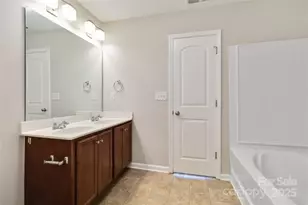 2557 Mulberry Pond Dr, Charlotte, NC 28208 - Photo 27