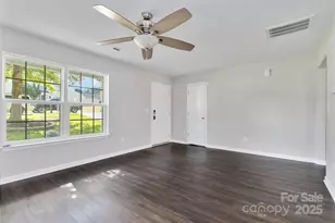 2557 Mulberry Pond Dr, Charlotte, NC 28208 - Photo 5