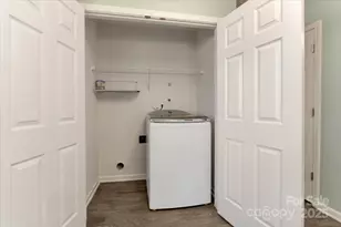 8421 Kings Creek Dr, Charlotte, NC 28273 - Photo 9