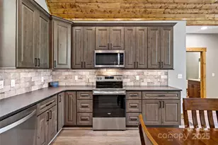 23 Laurel Crest Ln, Mill Spring, NC 28756 - Photo 11