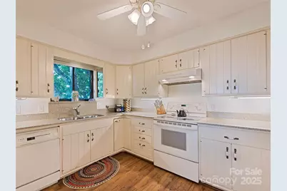 602 Fleetwood Plaza, Hendersonville, NC 28739 - Photo 9