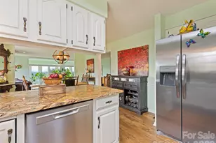 1401 Fleetwood Plaza, Hendersonville, NC 28739 - Photo 9
