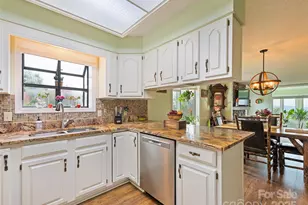 1401 Fleetwood Plaza, Hendersonville, NC 28739 - Photo 13