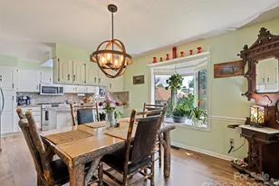 1401 Fleetwood Plaza, Hendersonville, NC 28739 - Photo 15