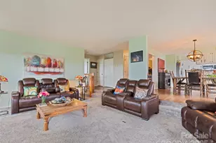 1401 Fleetwood Plaza, Hendersonville, NC 28739 - Photo 19