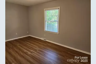 4917 Highlake Drive, Charlotte, NC 28215 - Photo 5