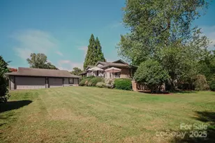 115 Hawkins Creek Rd, Hendersonville, NC 28791 - Photo 5