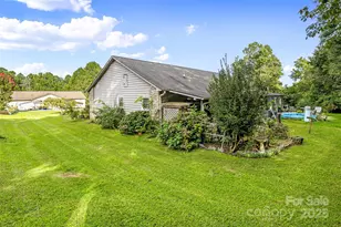 88 Whispering Pines Dr, Marion, NC 28752 - Photo 17