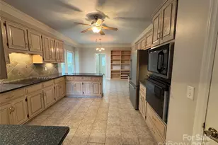 27 Mountain Lake Dr, Hendersonville, NC 28739 - Photo 5