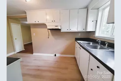 216 E Georgia Avenue, Bessemer City, NC 28016 - Photo 7