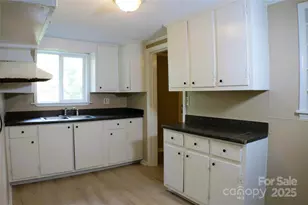 216 E Georgia Ave, Bessemer City, NC 28016 - Photo 5