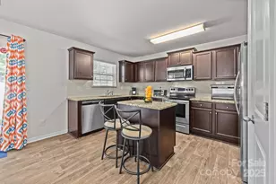 5433 Tumbling Brook Ln, Charlotte, NC 28216 - Photo 13