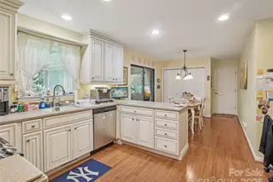 204 Fernwood Dr, Hendersonville, NC 28791 - Photo 17