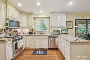 204 Fernwood Dr, Hendersonville, NC 28791 - Photo 15