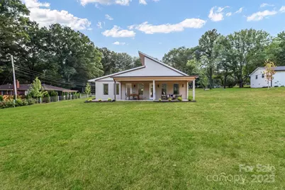 8516 Denbur Drive, Charlotte, NC 28215 - Photo 5