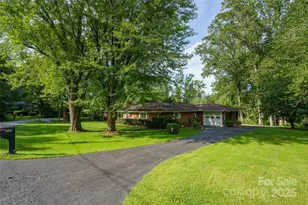 335 Lake Cir Dr, Hendersonville, NC 28792 - Photo 27