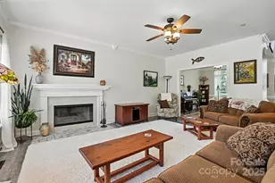 10219 Windtree Ln, Charlotte, NC 28215 - Photo 7