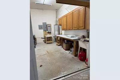 10219 Windtree Lane, Charlotte, NC 28215 - Photo 33