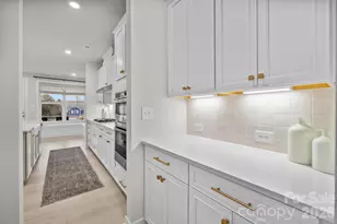 5024 Hillshire Ln, Charlotte, NC 28227 - Photo 7