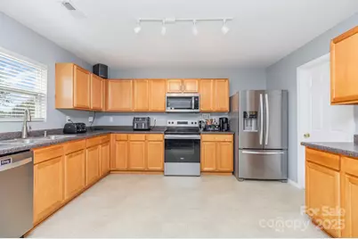 9439 Bayview Parkway, Charlotte, NC 28216 - Photo 17