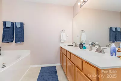 9439 Bayview Parkway, Charlotte, NC 28216 - Photo 21