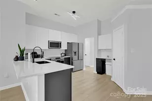 10513 Worsley Ln, Charlotte, NC 28269 - Photo 7